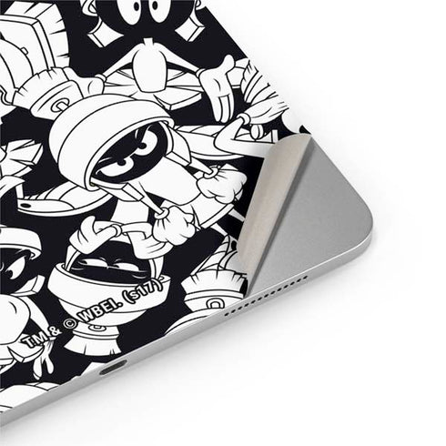 Looney Tunes Marvin Super Sized Pattern iPad Pro 13in M4 (2024) Skin
