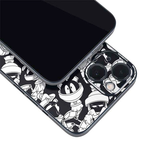 Looney Tunes Marvin Super Sized Pattern iPhone 15 Skin