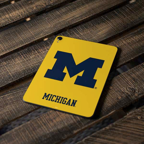University of Michigan M Logo Yellow Apple iPad Pro Skin