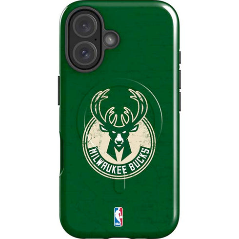 NBA Milwaukee Bucks Green Distressed iPhone 16 Magsafe Impact Case
