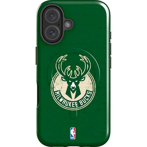 NBA Milwaukee Bucks Green Distressed iPhone 16 Plus Magsafe Impact Case