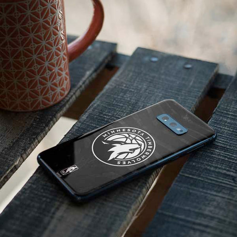 NBA Minnesota Timberwolves Black Animal Print Galaxy S10e Skin