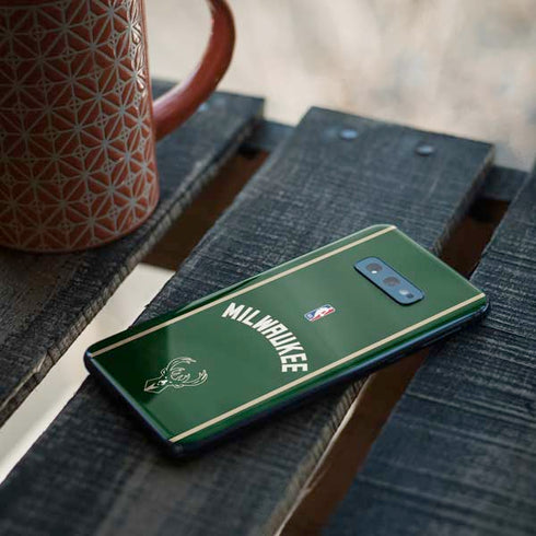 NBA Milwaukee Bucks Jersey Galaxy S10e Skin