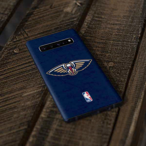 NBA New Orleans Pelicans Distressed Galaxy S10 Plus Skin