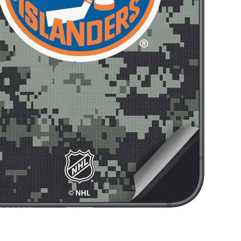 NHL New York Islanders Camo Galaxy S25 Plus Skin
