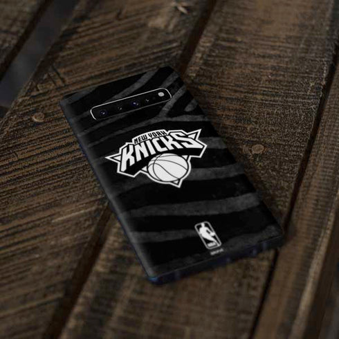 NBA New York Knicks Black Animal Print Galaxy S10 Plus Skin