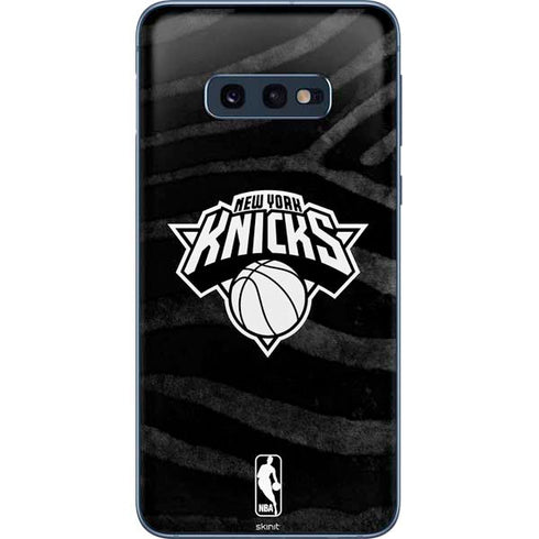 NBA New York Knicks Black Animal Print Galaxy S10e Skin