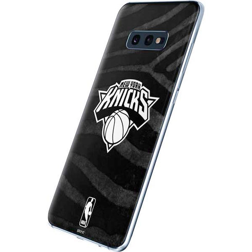 NBA New York Knicks Black Animal Print Galaxy S10e Skin