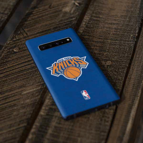 NBA New York Knicks Distressed Galaxy S10 Skin