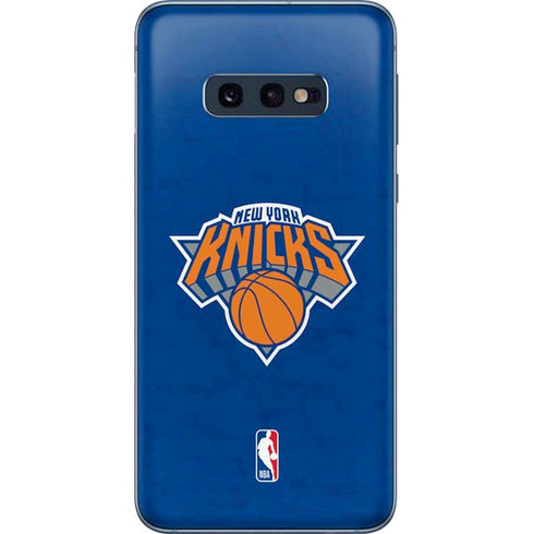 NBA New York Knicks Distressed Galaxy S10e Skin