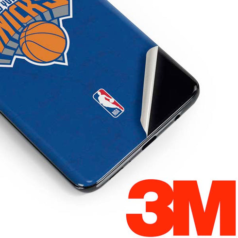 NBA New York Knicks Distressed Galaxy S10e Skin