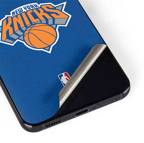 NBA New York Knicks Distressed Galaxy S22 Skin