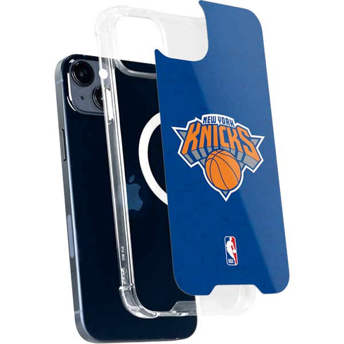 NBA New York Knicks Distressed iPhone 15 MagSafe Case