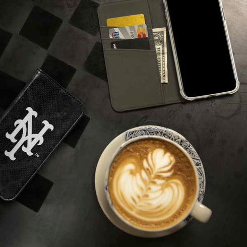 MLB New York Mets Dark Wash iPhone 15 Folio Case
