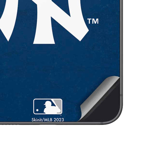 MLB New York Yankees - Solid Distressed Galaxy S25 Skin