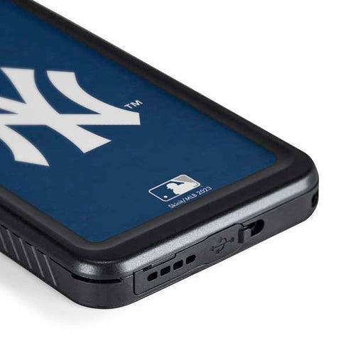 MLB New York Yankees - Solid Distressed Galaxy S24 Waterproof Case