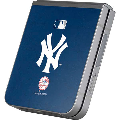 MLB New York Yankees - Solid Distressed Galaxy Z Flip6 Skin