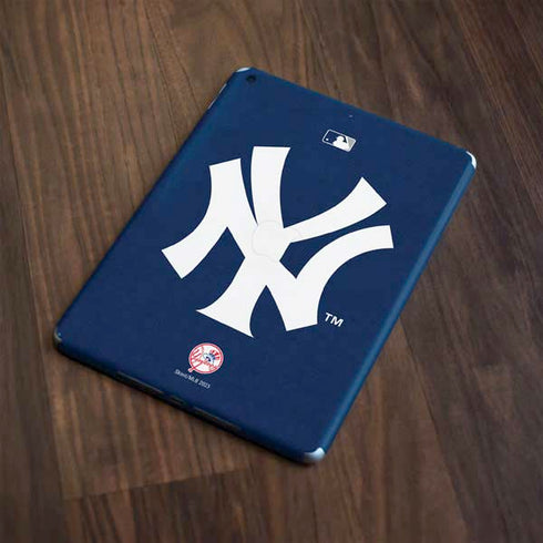 MLB New York Yankees - Solid Distressed Apple iPad Skin