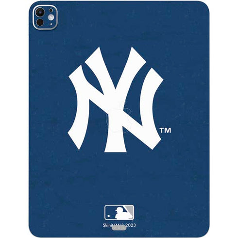 MLB New York Yankees - Solid Distressed iPad Pro 13in M4 (2024) Skin