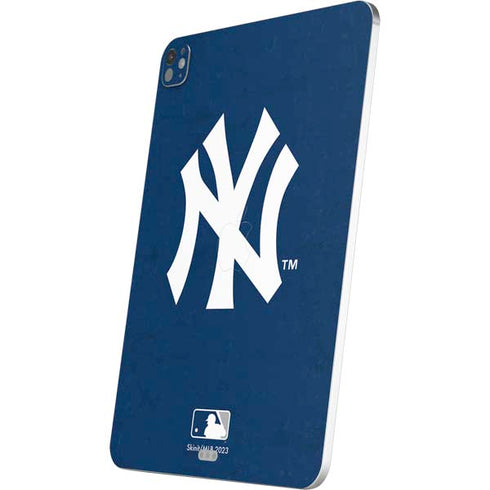 MLB New York Yankees - Solid Distressed iPad Pro 13in M4 (2024) Skin