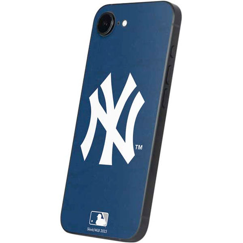 MLB New York Yankees - Solid Distressed iPhone 16e Skin
