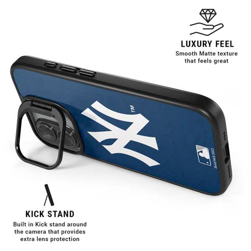 MLB New York Yankees - Solid Distressed iPhone 17 Kickstand Case