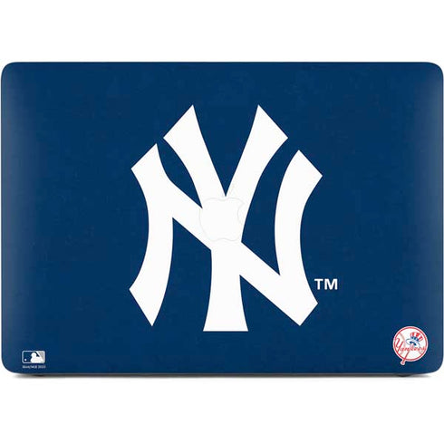 MLB New York Yankees - Solid Distressed Apple MacBook Pro 16-inch Skin