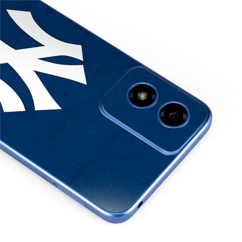 MLB New York Yankees - Solid Distressed Moto G Play 4G (2024) Skin
