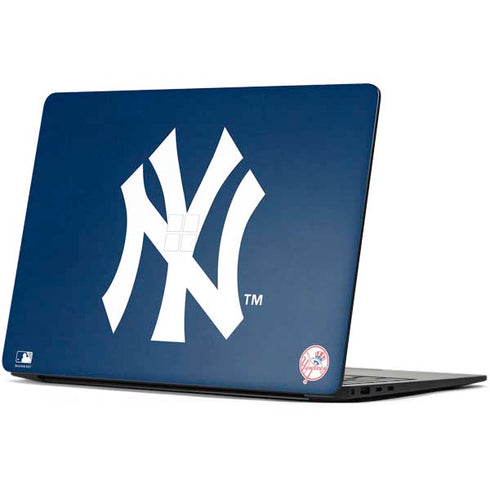 MLB New York Yankees - Solid Distressed Surface Laptop 7 13.8in Skin
