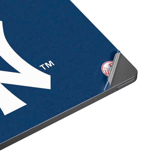 MLB New York Yankees - Solid Distressed Surface Laptop 7 13.8in Skin