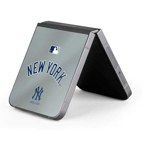 MLB New York Yankees Alternate/Away Jersey Galaxy Z Flip6 Skin