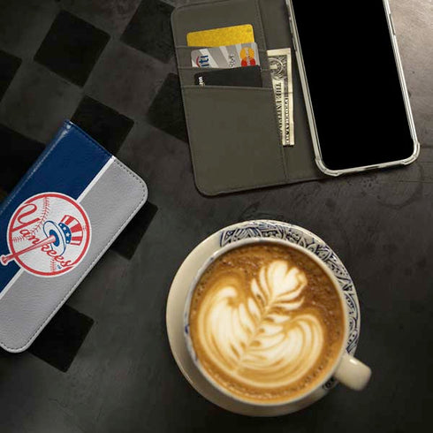 MLB New York Yankees Split iPhone 15 Plus Folio Case