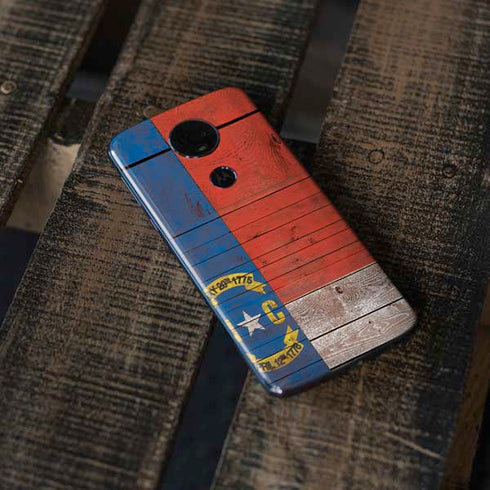 North Carolina Flag Dark Wood Moto E5 Plus Skin