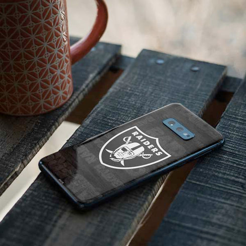 NFL Las Vegas Raiders Black & White Galaxy S10e Skin