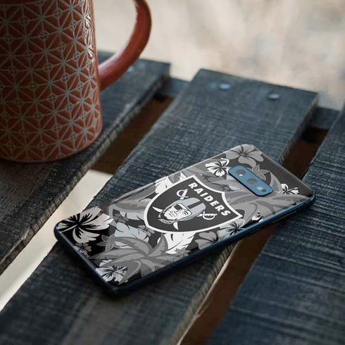 NFL Las Vegas Raiders Tropical Print Galaxy S10e Skin