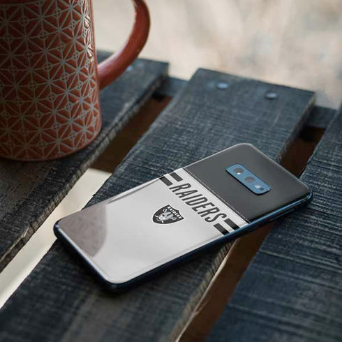 NFL Las Vegas Raiders White Striped Galaxy S10e Skin