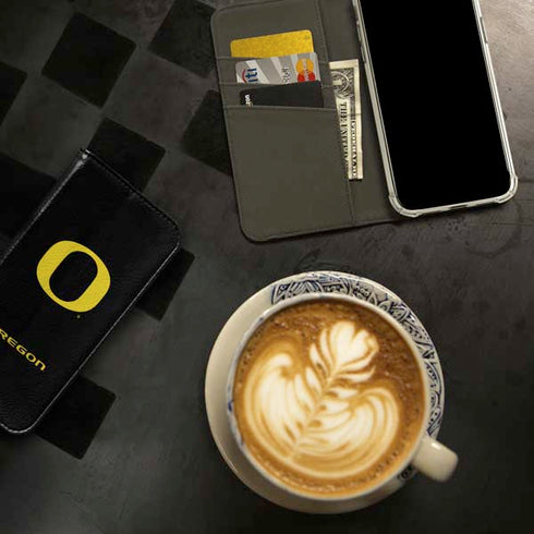 University of Oregon Ducks Black Gradient iPhone 15 Plus Folio Case