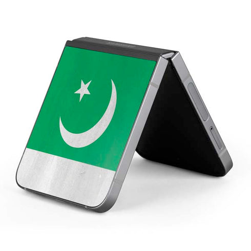 Pakistan Flag Distressed Galaxy Z Flip6 Skin