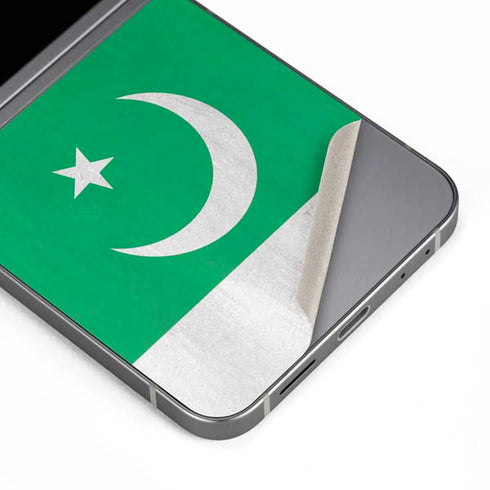 Pakistan Flag Distressed Galaxy Z Flip6 Skin