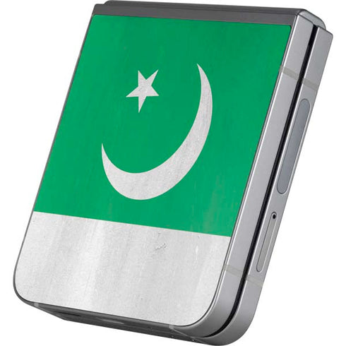 Pakistan Flag Distressed Galaxy Z Flip6 Skin