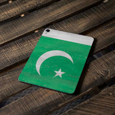 Pakistan Flag Distressed Apple iPad Pro Skin