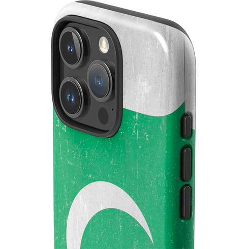 Pakistan Flag Distressed iPhone 16 Pro Impact Case