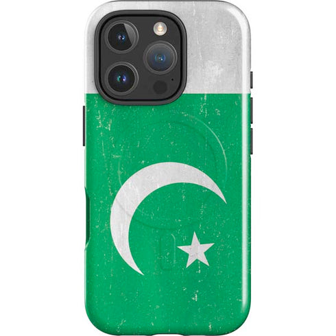 Pakistan Flag Distressed iPhone 16 Pro Magsafe Impact Case
