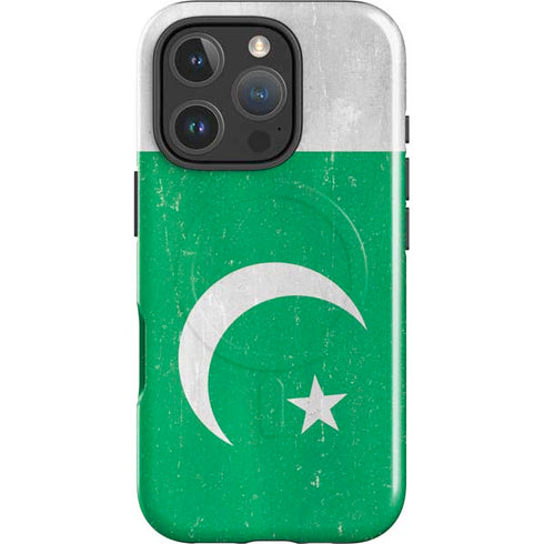 Pakistan Flag Distressed iPhone 16 Pro Max Magsafe Impact Case