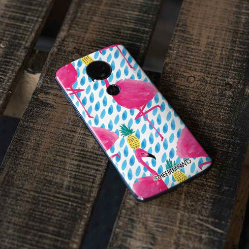 Bouffants and Broken Hearts Party Flamingos Moto E5 Plus Skin