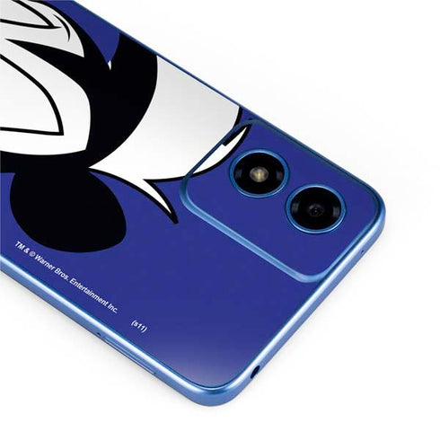 Looney Tunes Pepe Le Pew Zoomed In Moto G Play 4G (2024) Skin