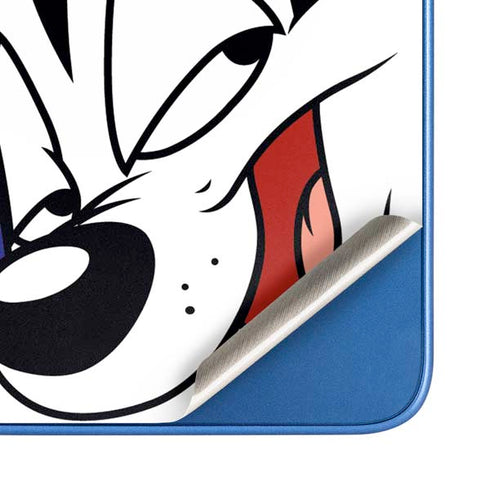 Looney Tunes Pepe Le Pew Zoomed In Moto G Play 4G (2024) Skin