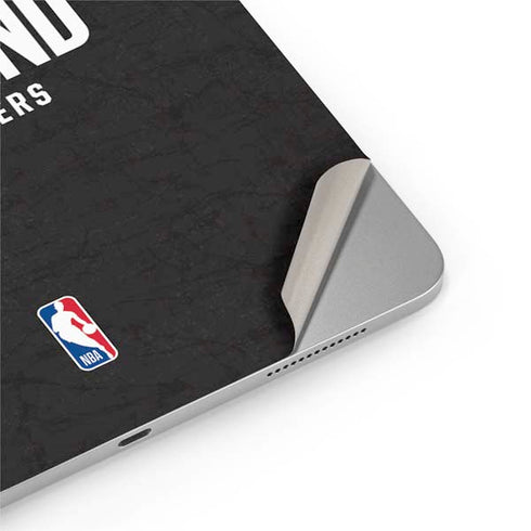 NBA Portland Trail Blazers Distressed iPad Pro 13in M4 (2024) Skin