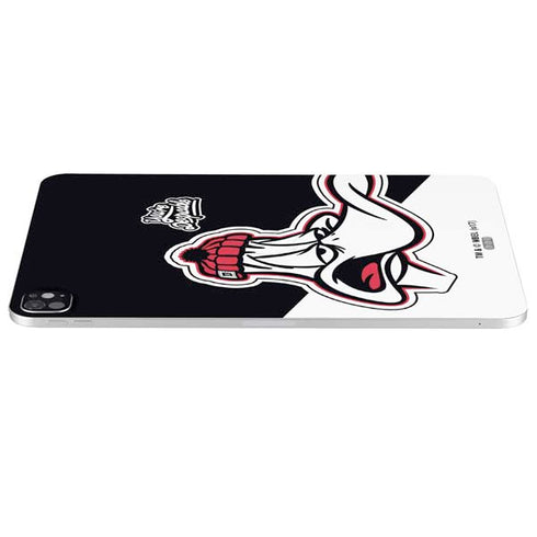 Looney Tunes Retro Daffy Duck iPad Pro 13in M4 (2024) Skin