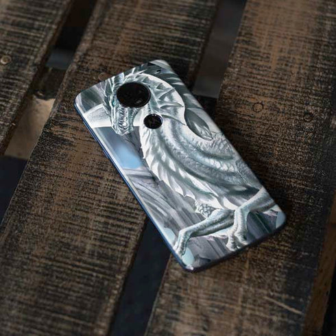 Ruth Thompson Checkmate Dragons by Ruth Thompson Moto E5 Plus Skin